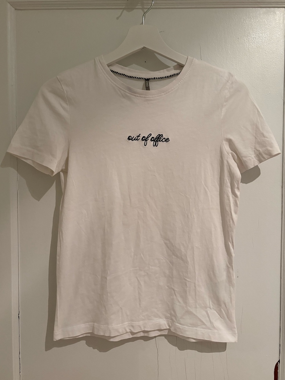 ONLY “Out of Office” Embroidered White Cotton T-Shirt – XS
